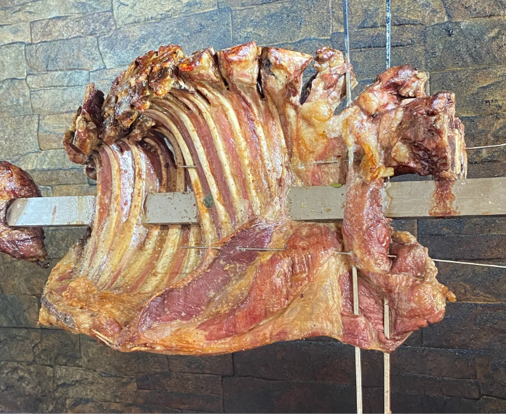 Cocción pareja, El giro constante reparte calor y jugos para un resultado superior.