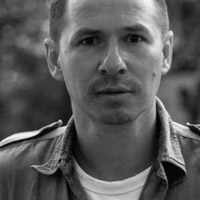 Elegante y fuerte, la espada luce increíble en mi quincho.